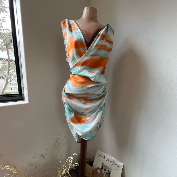Tie Dye Satin Ruched Bodycon Dress With Knot Detail - Picture 5 of 10